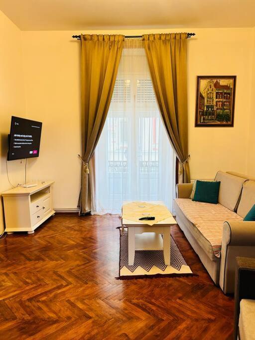 Hidden Gem In The Old Town Apartment Timisoara Ngoại thất bức ảnh
