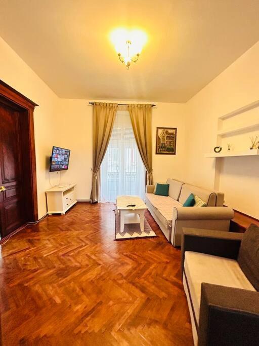 Hidden Gem In The Old Town Apartment Timisoara Ngoại thất bức ảnh